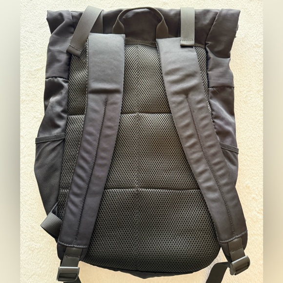 Fabletics Black Nylon Roll Top Backpack The Only Unisex Men Women - Picture 9 of 9